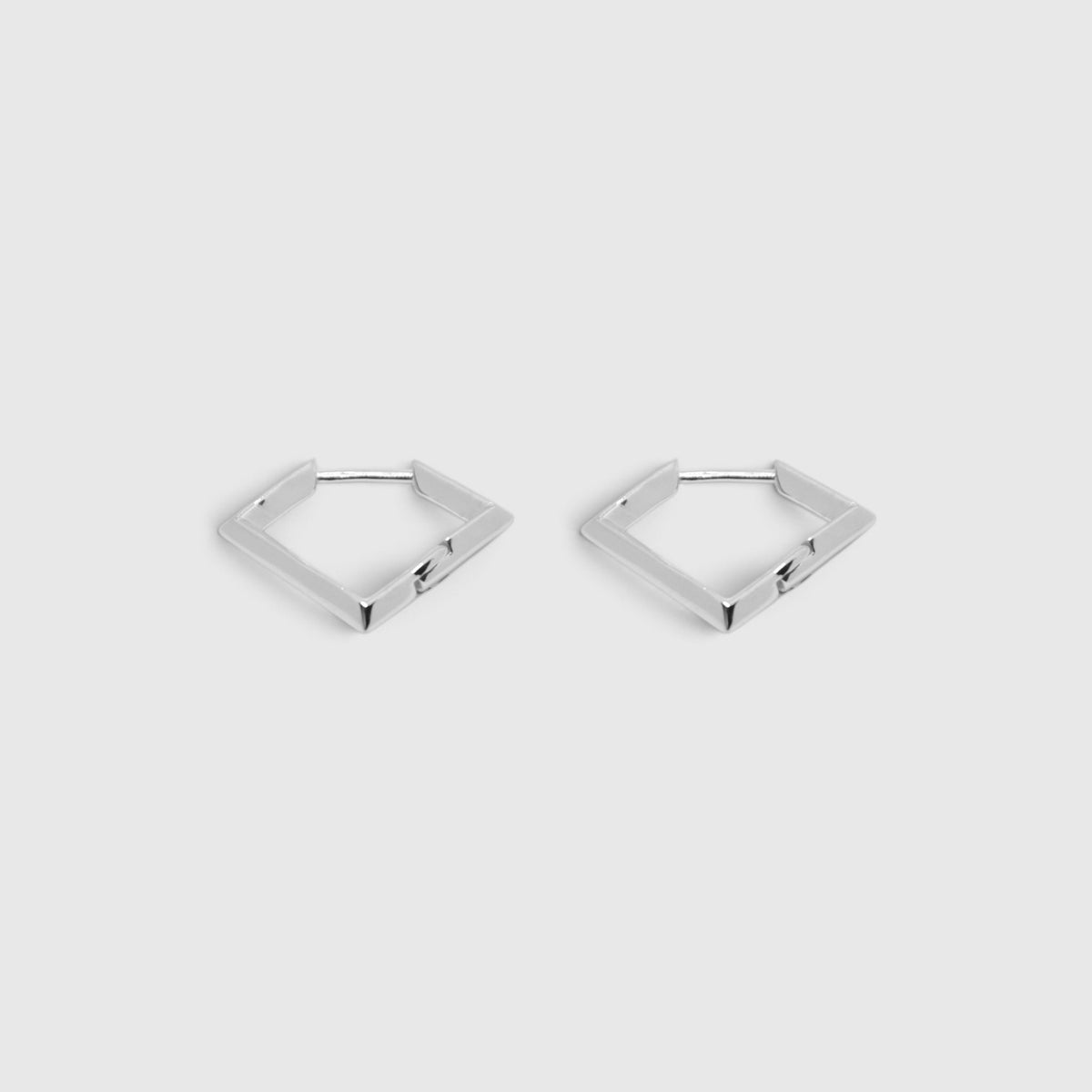 Orecchini cerchio in argento rodiato