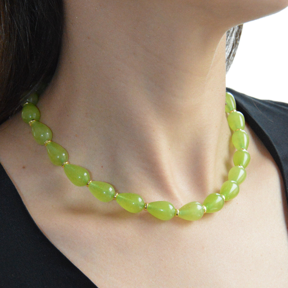 Collana Giada Verde Goccia indossata