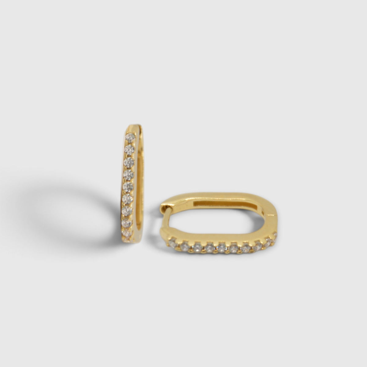 ORECCHINI HUGGIE OVALI CON PAVÉ ZIRCONI